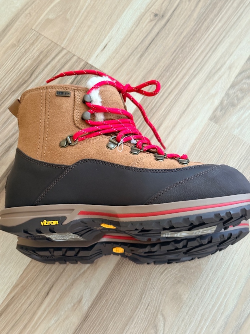 UGG bracken hiking boots feature chestnut suede uppers and vibrant red laces. - Picture 5 of 9